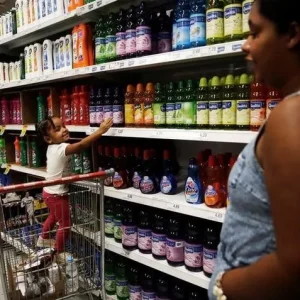 Quaest: Para 69%, preços dos alimentos subiram no último mês