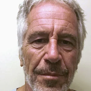 Assistente de Epstein fornece nomes de supostos abusadores ligados a ele