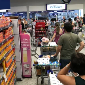 “Tempestade perfeita” para IPCA de alimentos gera risco e alerta para 2027