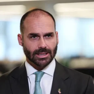 Eduardo Bolsonaro defende “método Bukele” para enfrentar o crime organizado