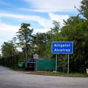 “Alcatraz dos Jacarés”: Centro de detenção de imigrantes deve ser fechado