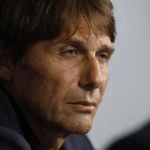 Napoli confirma a saída de Conte após trocas de farpas com o presidente