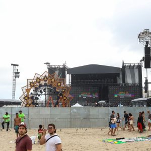 Bombeiros fazem última vistoria em estruturas para show de Shakira