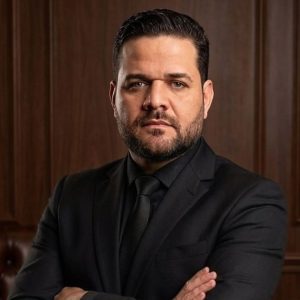 Morre cantor e empresário que passou mal durante trilha em MT