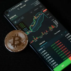 Brasileiro é conservador ao investir em cripto, aponta pesquisa
