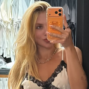 Virginia posa de baby doll no quarto de Vini Jr. após boatos de crise