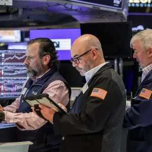 Wall Street sobe após notícia de extensão de cessar-fogo entre EUA e Irã