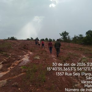 Trabalhadores são flagrados tirando ouro em área de extração de areia