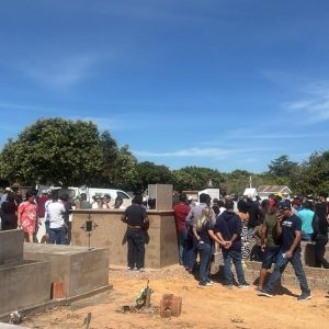 Peão que morreu pisoteado por touro é sepultado em MT