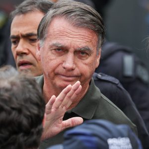 Delegado pede ao STF para ouvir Bolsonaro sobre arma apreendida