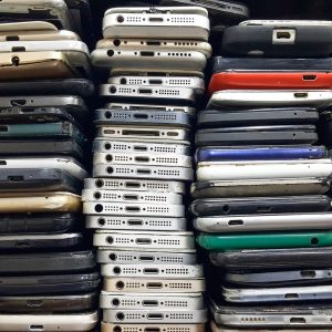 O que fazer com um celular antigo? Confira 12 ideias úteis