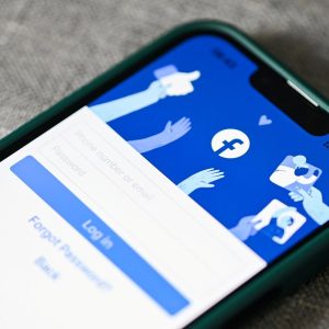 Facebook usará IA para sugerir colagens de fotos da sua galeria