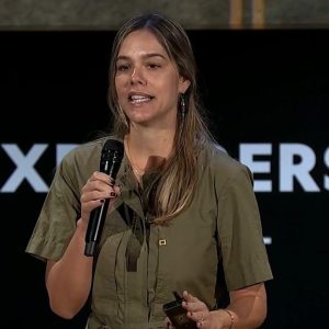 Bióloga de MT recebe prêmio mundial por salvar primatas da extinção