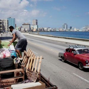 Cuba debate reformas econômica e social em meio ao bloqueio dos EUA