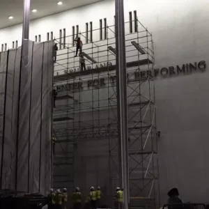 Equipes removem nome de Trump do Kennedy Center após prazo judicial