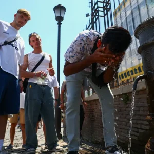França: 40 pessoas morrem afogadas em meio a onda de calor