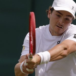 João Fonseca estreia em Wimbledon com 3 a 0 sobre Bautista Agut