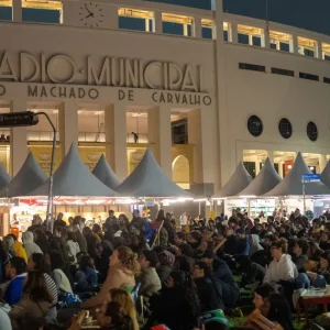Feira do Livro tem público de 93 mil pessoas; veja títulos mais vendidos