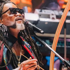 União da Orquestra Ouro Preto com Carlinhos Brown traz criação inédita