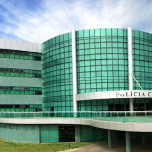 Operação da Polícia Civil investiga descontos em benefícios do DF