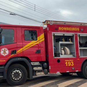 Corpo de Bombeiros combate incêndio em sacristia da Igreja Matriz