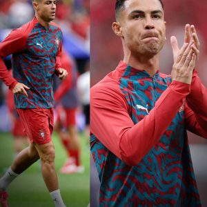 Cristiano Ronaldo no aquecimento, o homem quer estrear melhor que Messi.

#Port…