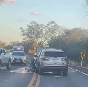 Casal morre preso às ferragens após acidente entre dois veículos na MT-010 em Rosário Oeste; veja vídeo