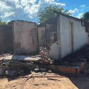 Força Tática prende homem após tentar matar companheira com facão e incendiar casa