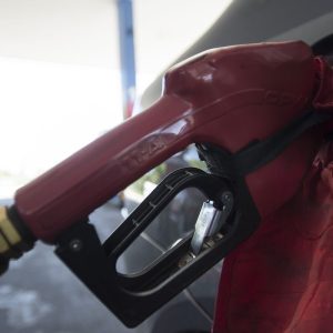 Governo inicia retirada gradual de subsídios aos combustíveis