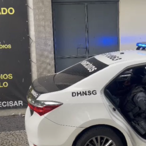 Delegado é baleado por policiais durante blitz em Niterói (RJ)