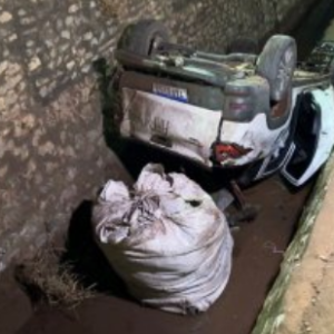 Motorista cochila ao volante e carro capota às margens da BR-163; quatro ficam feridos » Esportes & Notícias