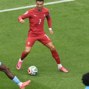 “Cristiano está aqui para ajudar como qualquer um”, diz titular de Portugal