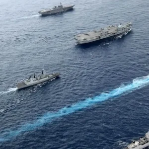 Militares do Reino Unido interceptam petroleiro na Mancha, diz Starmer