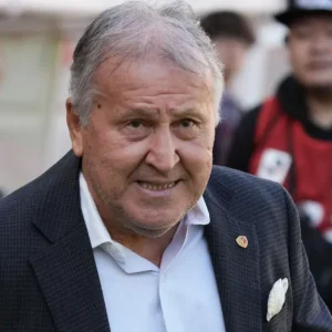 Técnico do Japão quer “ajuda” de Zico antes de duelo com Brasil na Copa