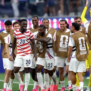 Com gols “brasileiros”, Estados Unidos goleia Paraguai em estreia na Copa