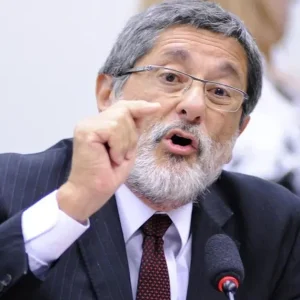 Fiscal não pode se opor ao crescimento, diz coordenador do plano de Lula