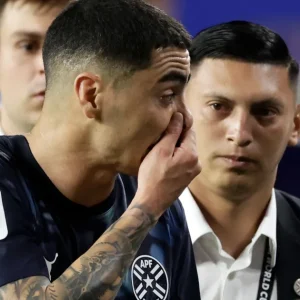 “Protocolo Vini Jr.”: jogador do Paraguai é primeiro expulso por nova regra