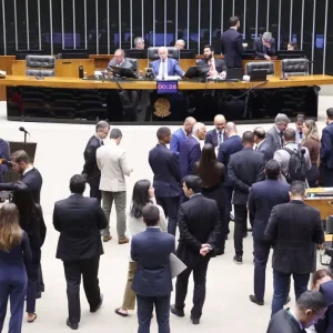 Aprovação da PEC da 6×1 na Câmara foi irresponsabilidade, diz Abrasel