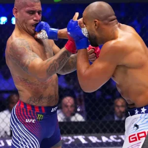 UFC: Poatan perde na estreia como peso-pesado e adia sonho do 3º cinturão