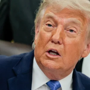 Trump invoca lei da Guerra Fria para reforçar produção de munições e armas