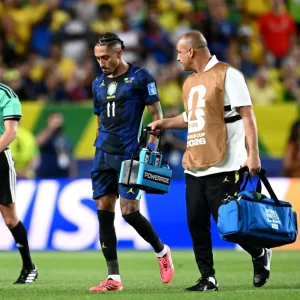 Enquete: escolha o substituto de Raphinha no time titular do Brasil