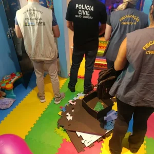 Homem sem diploma monta clínica pirata para crianças autistas em Cuiabá e emite nota de R$ 15 mil