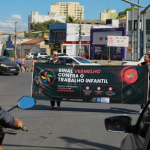 Setasc realiza mobilização no Dia Mundial de Combate ao Trabalho Infantil no Centro de Cuiabá