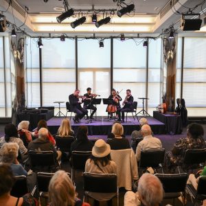 Música ajuda pessoas com demência a recuperar vínculos e participação social em Nova York