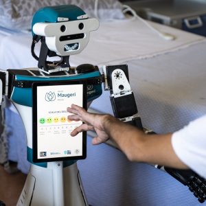 Hospital italiano testa robô que conversa com pacientes e auxilia equipes de saúde
