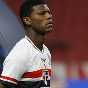 Arboleda revela depressão e pede desculpas à torcida do São Paulo: “Errei”