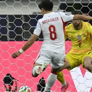 Já eliminada, Turquia marca no fim e vence Estados Unidos na Copa do Mundo