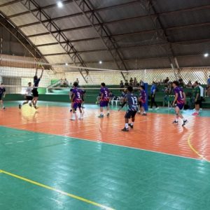 Primeiro dia dos Jogos Escolares e Estudantis movimenta ginásios de Sinop; confira a programação desta segunda-feira (22)