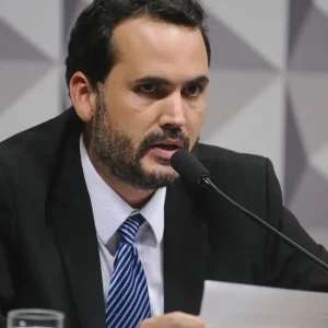 Governo avalia aumentar teto do MEI para R$ 140 mil, diz ministro