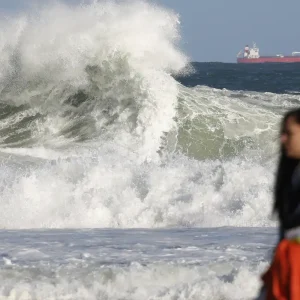 Rio entra em alerta para ressaca e ondas de até 2,5 metros